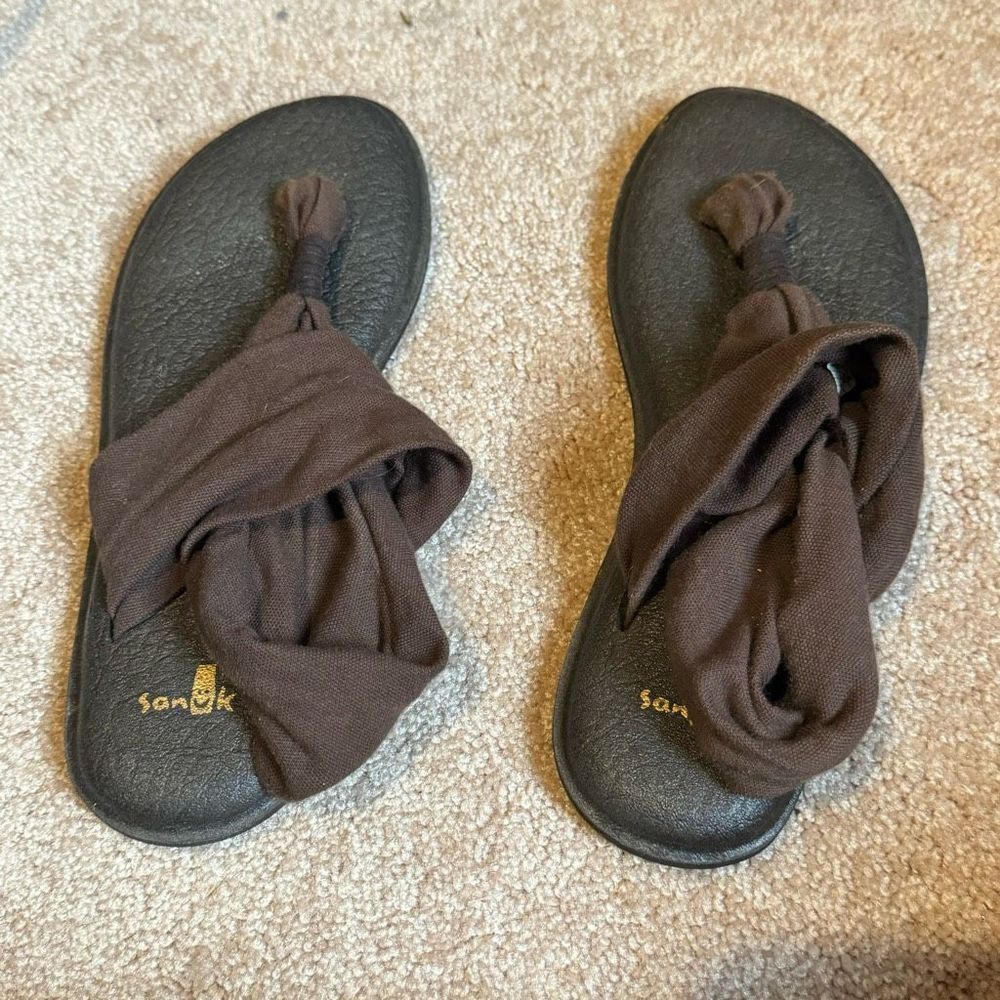 Sanuk brown sandals size 6